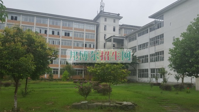 成都信息技術(shù)學(xué)校報名條件、招生對象