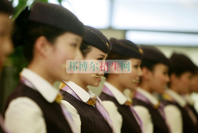 成都好一點(diǎn)的高鐵乘務(wù)大專(zhuān)學(xué)校