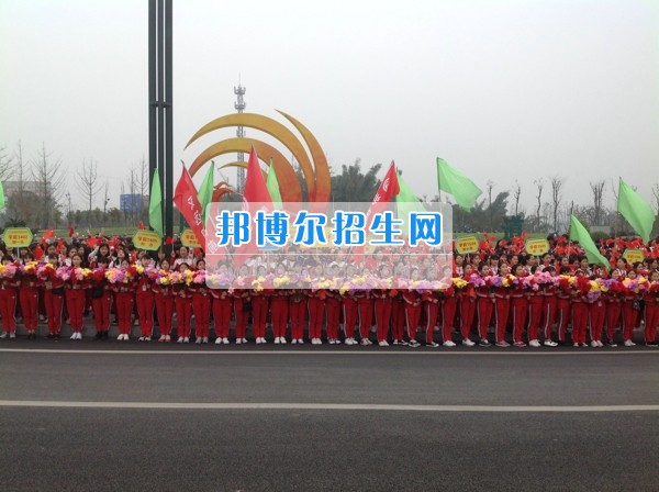 四川省宜賓市南溪區(qū)職業(yè)高級中學(xué)校學(xué)前教育齊拉練，共踏春風(fēng)迎春景