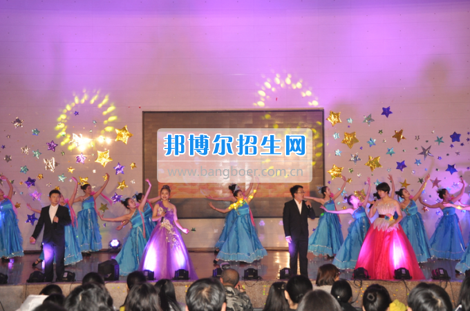 川南幼兒師范高等專科學(xué)校藝術(shù)系2014屆匯報演出