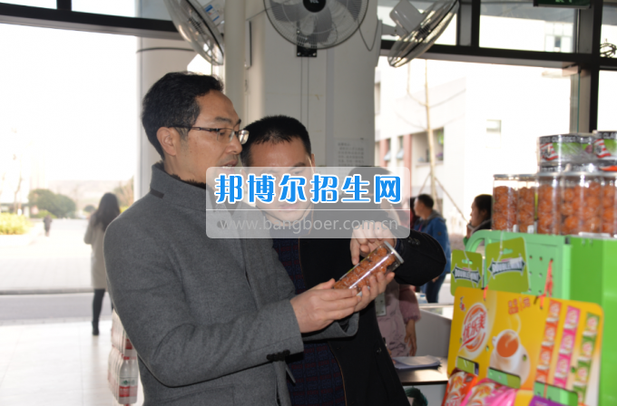 川南幼兒師范高等?？茖W校領導率隊檢查開學準備工作