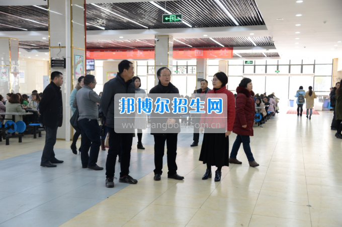 內(nèi)江市教育局檢查川南幼兒師范高等?？茖W(xué)校春季開學(xué)工作