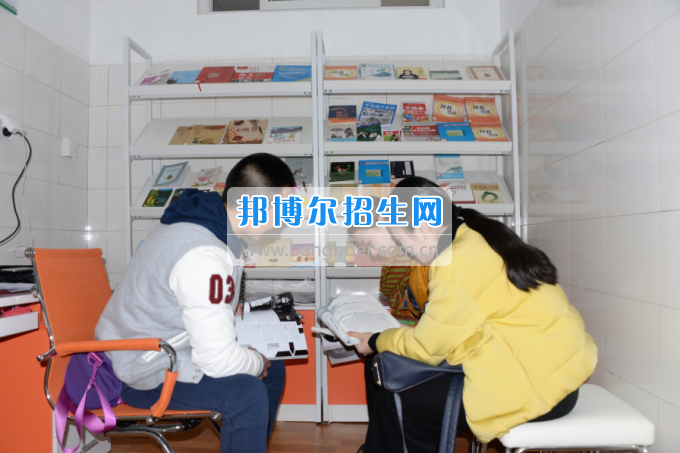 川南幼兒師范高等專科學(xué)校黨團(tuán)工作站、圖書漂流站在學(xué)生公寓正式運(yùn)行