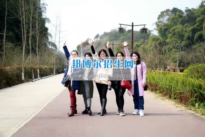 四川省樂山市第一職業(yè)高級中學(xué)春風(fēng)十里，不如你