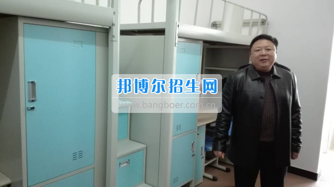 川北幼兒師范高等?？茖W(xué)校張廷鑫校長(zhǎng)帶隊(duì)考察學(xué)生公寓設(shè)備