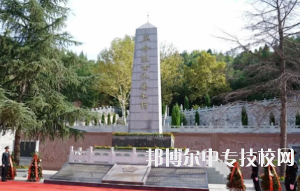 三門峽市陜州區(qū)中等專業(yè)學(xué)校校園風光
