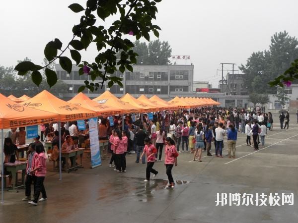 四川人民醫(yī)院護(hù)士學(xué)校2019年報(bào)名條件、招生對(duì)象