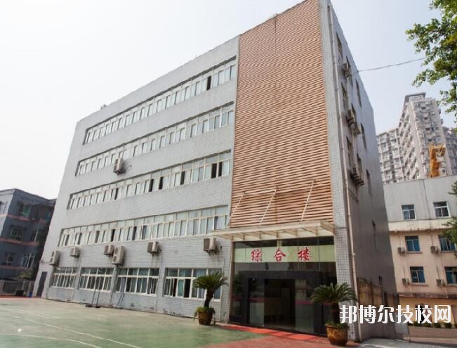 重慶建筑高級技工學(xué)校2020年報名條件、招生要求、招生對象