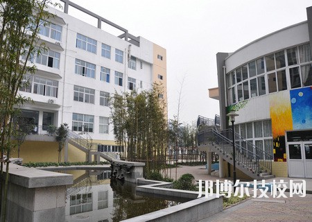 成都汽車職業(yè)技術(shù)學(xué)校2020年報(bào)名條件、招生要求、招生對(duì)象