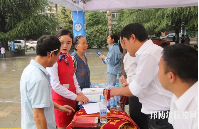 六枝特區(qū)職業(yè)技術(shù)學(xué)校2020年報(bào)名條件、招生要求、招生對(duì)象
