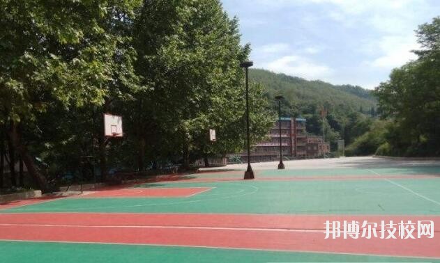 貴州現(xiàn)代經(jīng)濟(jì)學(xué)校2020年學(xué)費(fèi)、收費(fèi)多少