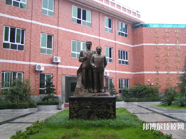 重慶渝中職業(yè)教育中心2020年報(bào)名條件、招生要求、招生對(duì)象