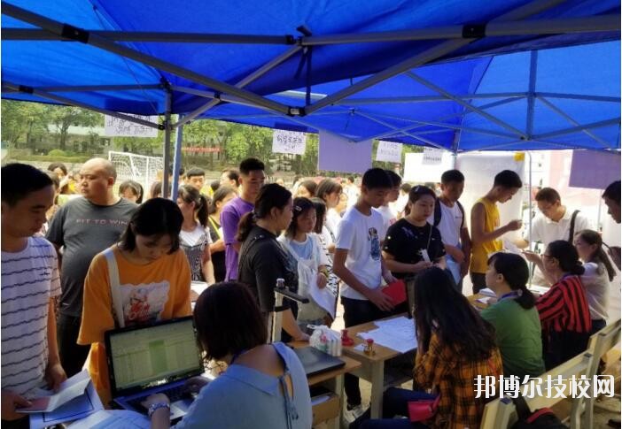 銅仁中等職業(yè)學(xué)校2020年報名條件、招生要求、招生對象