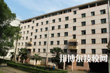 江西輕工業(yè)高級(jí)技工學(xué)校怎么樣、好不好