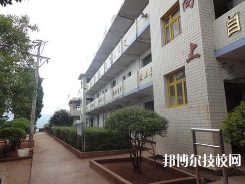 普定職業(yè)技術(shù)學(xué)校2020年報(bào)名條件、招生要求、招生對(duì)象