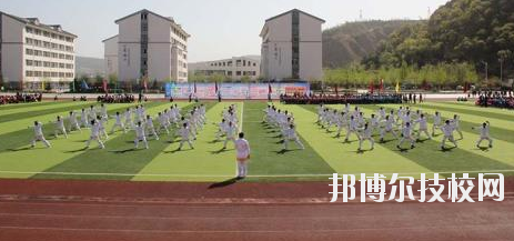 平?jīng)鰴C電工程學校2020年學費、收費多少