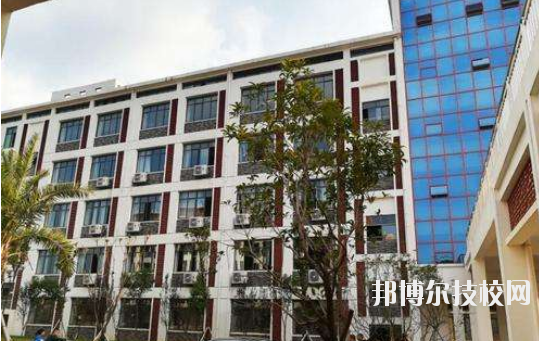 江西井岡山經(jīng)貿(mào)學(xué)校2020年報(bào)名條件、招生要求、招生對象