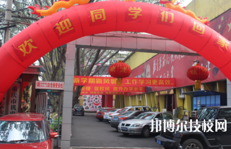 重慶機(jī)電技工學(xué)校2020年報名條件、招生要求、招生對象