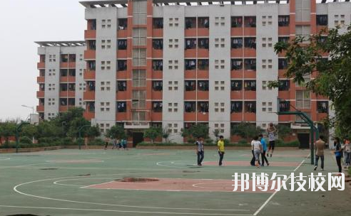 重慶大足職業(yè)教育中心2020年報(bào)名條件、招生要求、招生對象