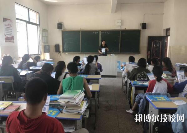 安順機械工業(yè)學(xué)校2020年報名條件、招生要求、招生對象