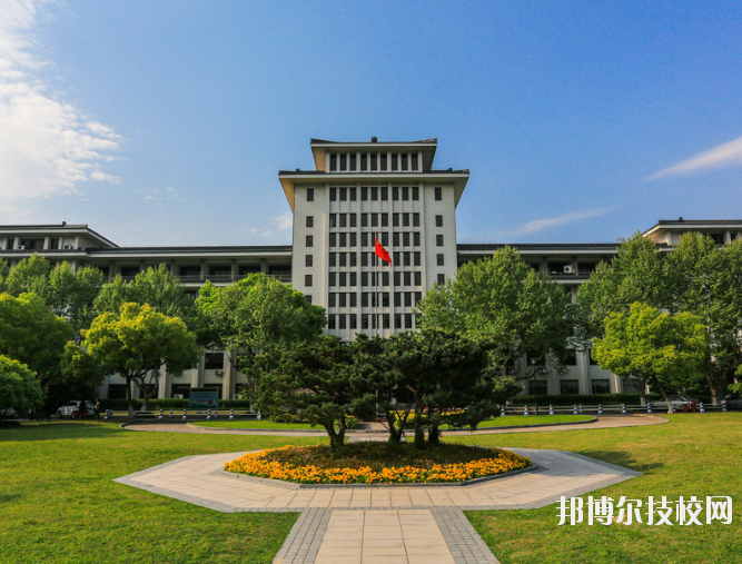 重慶旅游學(xué)校建勝分校2020年報(bào)名條件、招生要、招生對(duì)象求