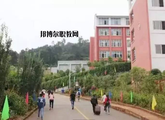 祿勸職業(yè)高級中學(xué)2020年學(xué)費、收費多少