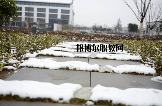 江蘇高港中等專業(yè)學校2020年報名條件、招生要求、招生對象