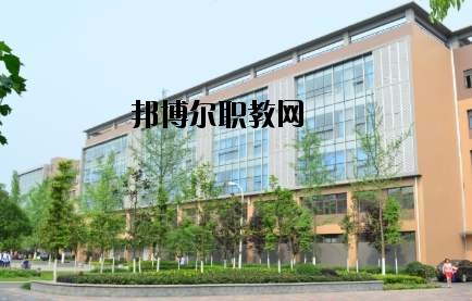 成都市恒輝技工學(xué)校2020年報(bào)名條件、招生要求、招生對(duì)象