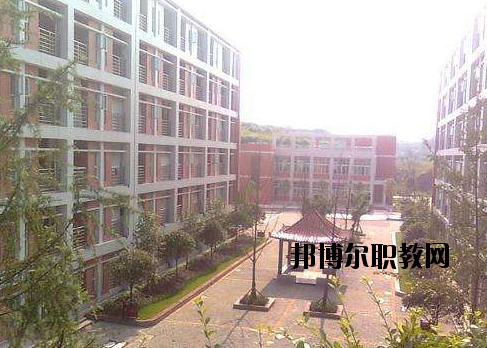 新市職業(yè)高級(jí)中學(xué)怎么樣，好不好