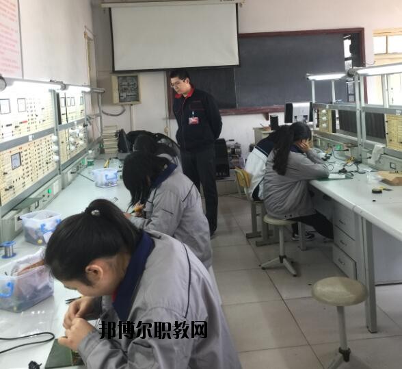 石家莊機(jī)械技工學(xué)校2020年報(bào)名條件、招生要求、招生對象
