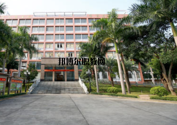 重慶華陽技工學(xué)校2020年報名條件、招生要求、招生對象