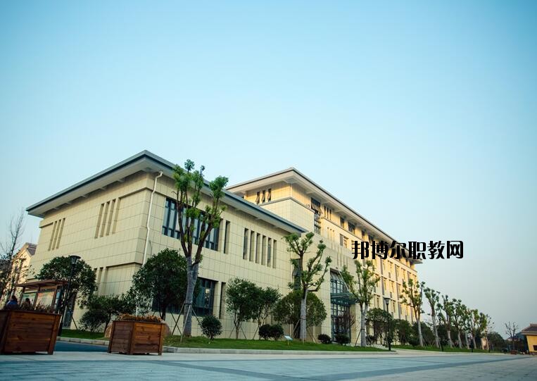 龍游縣職業(yè)技術(shù)學校2020年報名條件、招生要求、招生對象
