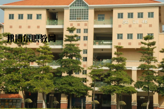 東莞商業(yè)學(xué)校2020年報(bào)名條件、招生要求、招生對(duì)象