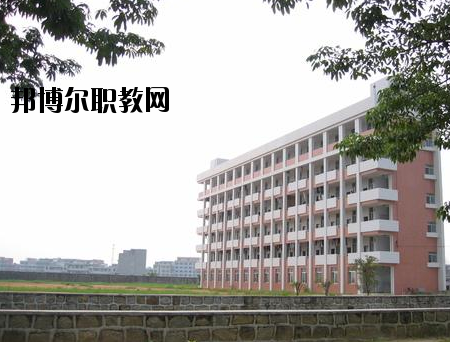 揭陽技工學(xué)校2020年報名條件、招生要求、招生對象