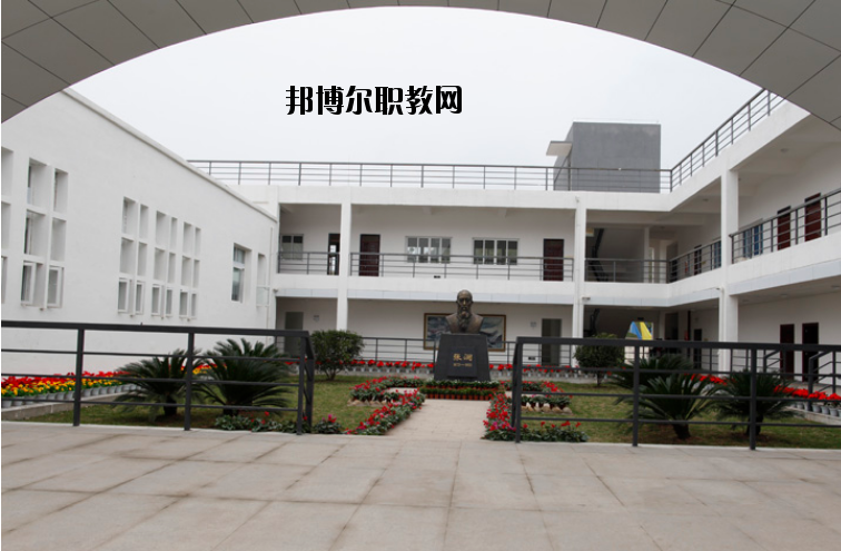 南充技師學(xué)院2020年報名條件、招生要求、招生對象