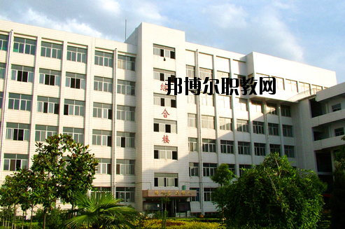 南陽文化藝術(shù)學(xué)校2021年報名條件、招生要求、招生對象