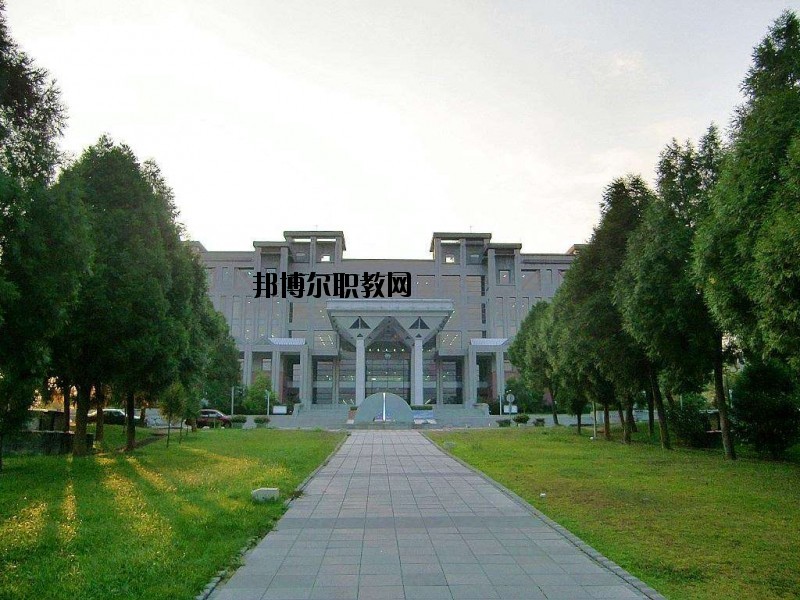 黃岡計(jì)算機(jī)信息工程中等專(zhuān)業(yè)學(xué)校網(wǎng)站網(wǎng)址