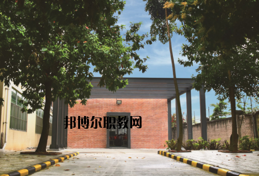 廣州華風(fēng)技工學(xué)校2020年報名條件、招生要求、招生對象