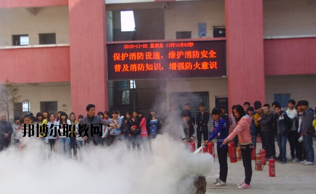 當同學們對一所學校感興趣的時候，一般會通過怎樣的方式來了解這所學校的相關(guān)信息呢?相信很多的同學都會選擇通過上網(wǎng)查詢的方式來對學校信息進行了解，可是有的時候網(wǎng)上有的學校信息并不全面，一些招生信息同學們只能通過撥打?qū)W校招生電話進行了解。  上饒中等職業(yè)學校招生電話：0793-8629088  上饒中等職業(yè)學校郵箱：srdzgy@jxedu.gov.cn  上饒中等職業(yè)學校簡介 上饒中等職業(yè)學校創(chuàng)辦于1998年，是經(jīng)市教育局98[131]號文件和省教[2000]018號文件批準的全日制職業(yè)中專學校?，F(xiàn)有專業(yè)十個，在籍學生1200余人，專職教師60多名，學校秉承“勤學、奮進、友愛、創(chuàng)新”的校訓，以教學管理嚴格，封閉式軍事化管理為特色。全體員工克盡職守，愛崗敬業(yè)，用心工作，真心服務(wù)。十五年來培育了數(shù)8000余名技術(shù)人才，受到市委、市政府和用人單位的充分肯定。  上饒中等職業(yè)學校就業(yè)優(yōu)勢 學校畢業(yè)的學生都通過學校一系列的考核，有過硬的動手能力和理論知識，能確保各專業(yè)的畢業(yè)生基本上專業(yè)對口的就業(yè)上崗，并受到用人單位一致好證，畢業(yè)業(yè)供不應求。就業(yè)率一真位居全市前列，被省教育廳授予“江西省中等職業(yè)學校就業(yè)先進單位”。  小編總結(jié) 有的時候，網(wǎng)上有的只是關(guān)于學校的辦學條件介紹，而對于學校當年招生政策的信息介紹卻不多。因此，小編建議，為了同學們可以更順利地報考，接下來可以通過撥打招生電話的方式先對學校的招生政策做一個詳細的了解。