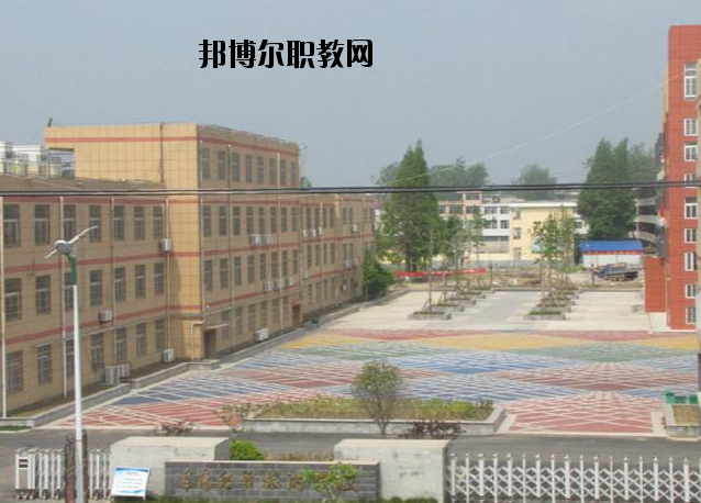 阜陽(yáng)經(jīng)貿(mào)旅游學(xué)校2020年招生辦聯(lián)系電話(huà)