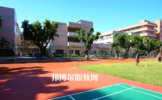 東莞經(jīng)濟(jì)貿(mào)易學(xué)校怎么樣、好不好