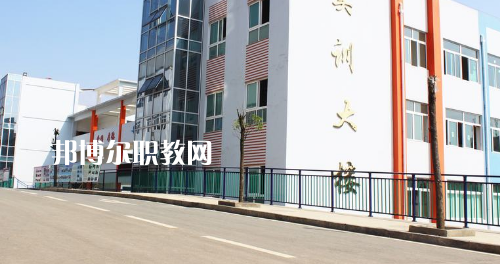 畢節(jié)同心農(nóng)工中等職業(yè)技術(shù)學(xué)校2021年報(bào)名條件、招生要求、招生對(duì)象