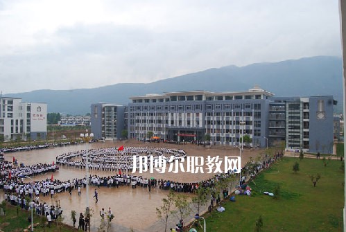 麗江民族中等專業(yè)學校2021年報名條件、招生要求、招生對象