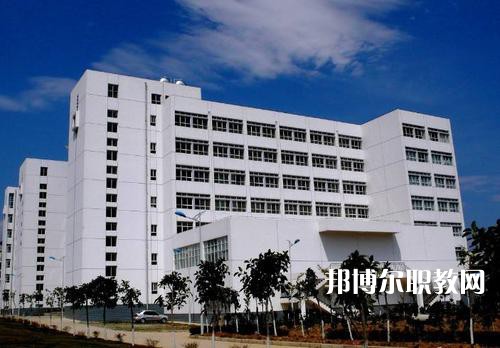 大理衛(wèi)生學(xué)校2021年報(bào)名條件、招生要求、招生對(duì)象