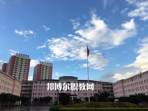 玉溪工業(yè)財貿(mào)學(xué)校2021年學(xué)費。收費多少