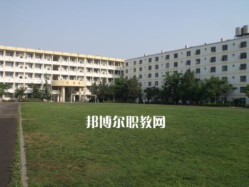 昆明財經(jīng)商貿學校地址在哪里