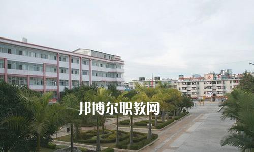 云南省普洱衛(wèi)生學校2021年學費、收費多少