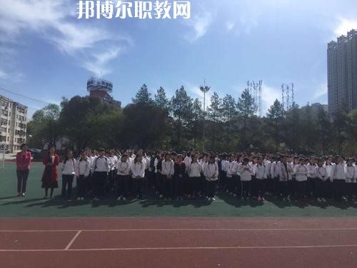 新疆石河子衛(wèi)生學(xué)校2021年學(xué)費(fèi)、收費(fèi)多少