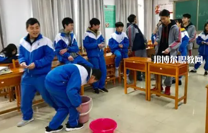貴陽市經(jīng)濟貿(mào)易中等專業(yè)學校2022年學費、收費多少