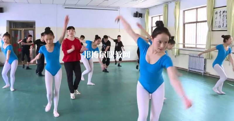 肅南縣職教中心2022年招生辦聯(lián)系電話(huà)